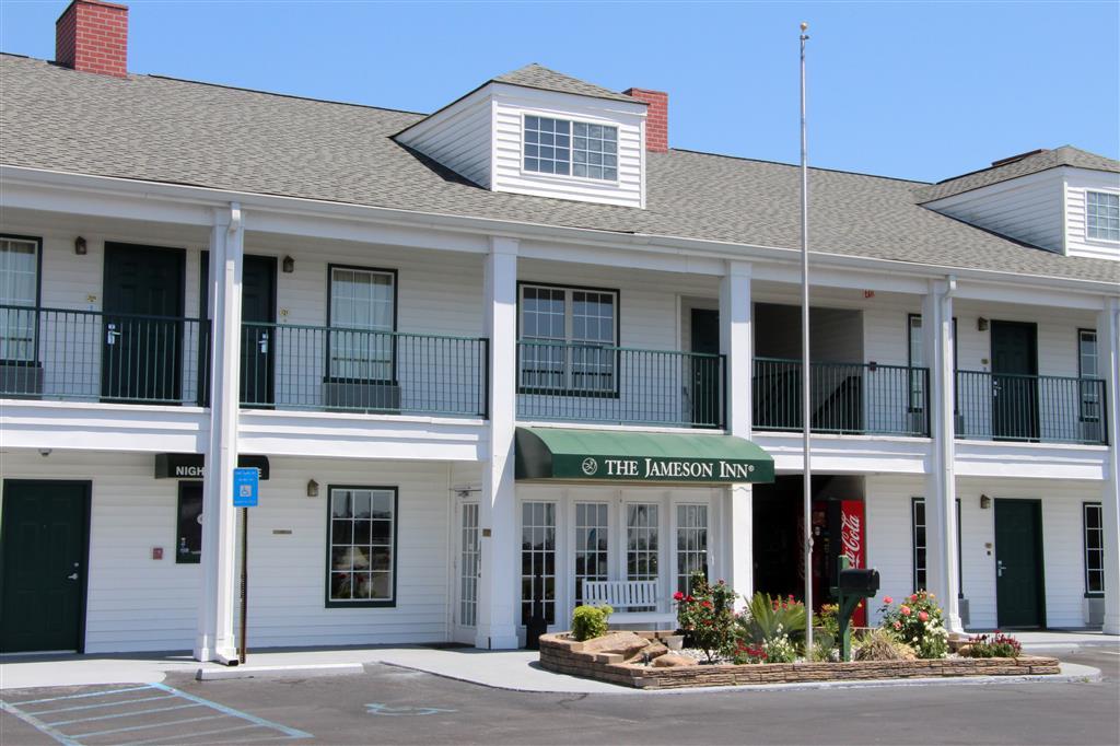 Jameson Inn Douglas Exteriör bild