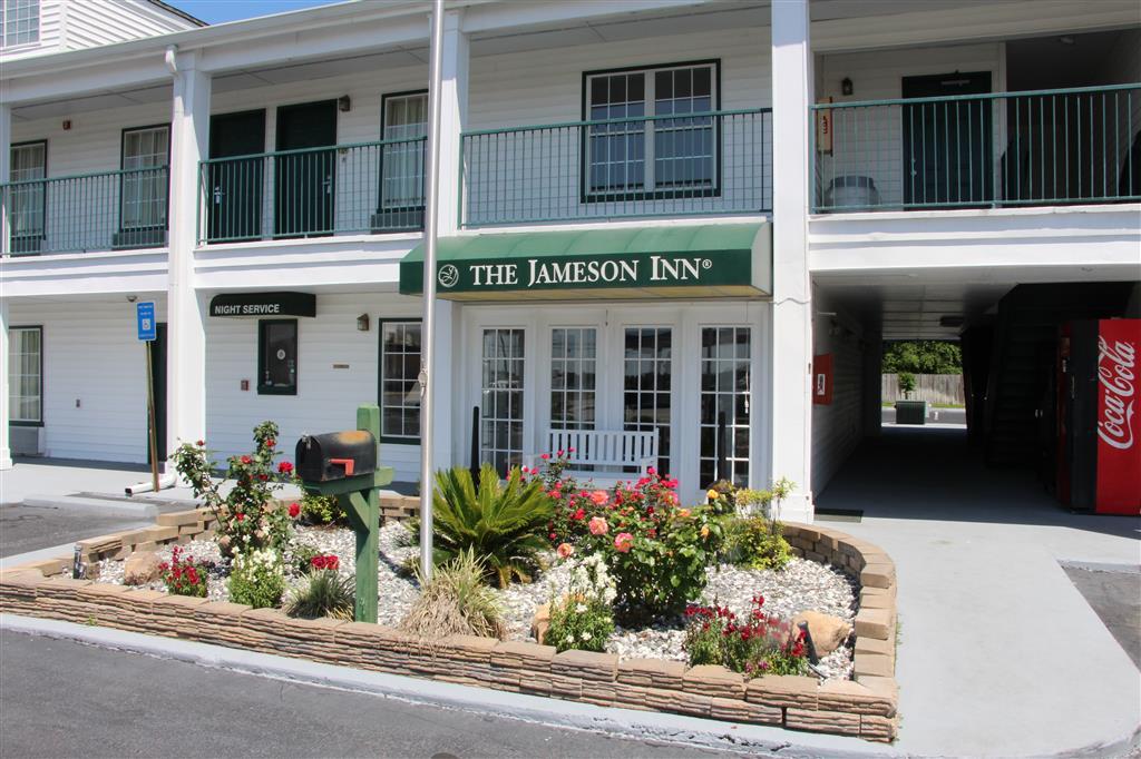 Jameson Inn Douglas Exteriör bild